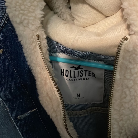 Fur lined denim jacket from Hollister. - Picture 3 of 3